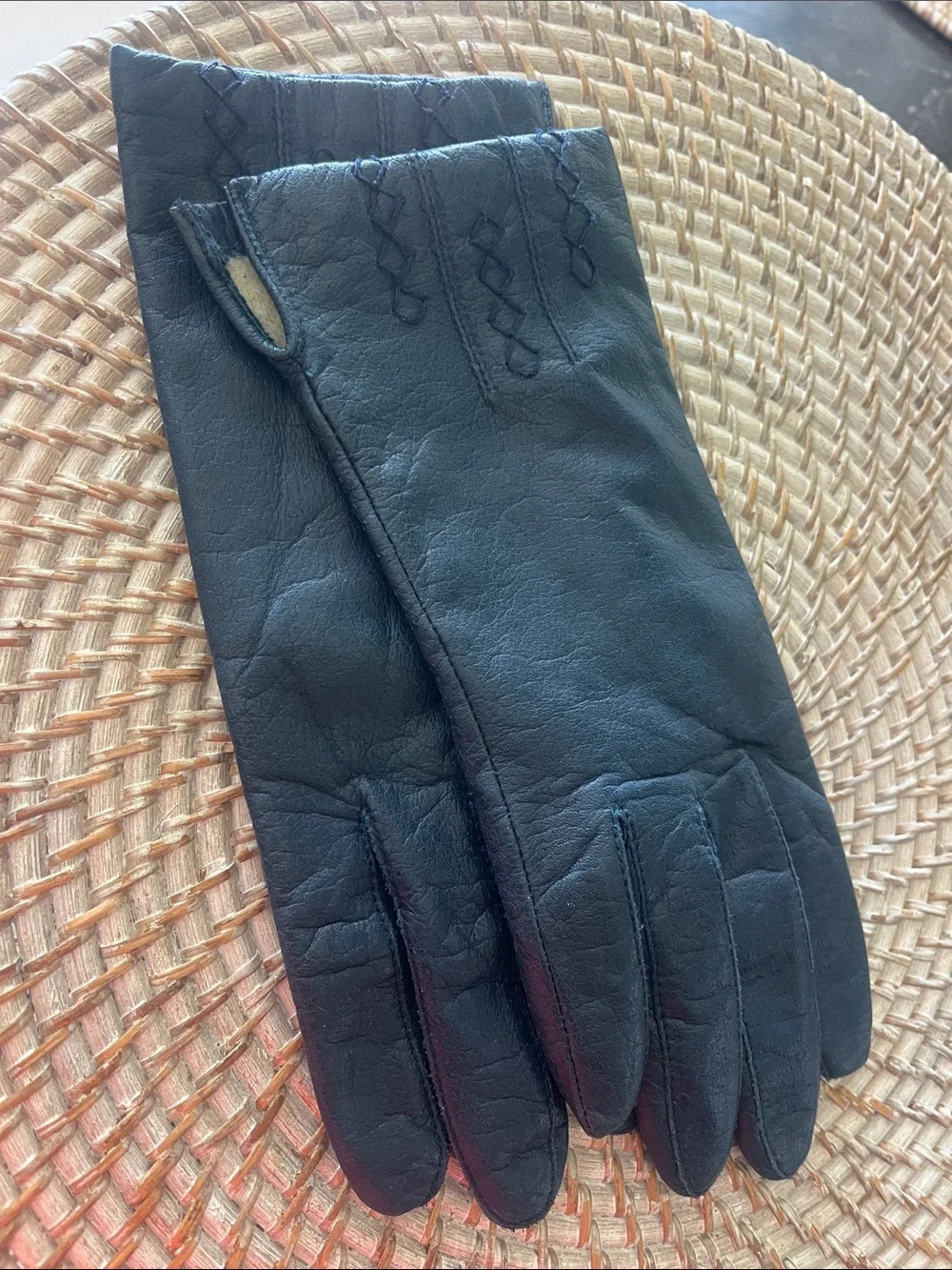 EUC Fownes blue leather lined women's driving gloves size 7 1/2
